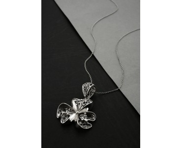 Çiçek Motifli Gümüş Tasarım...